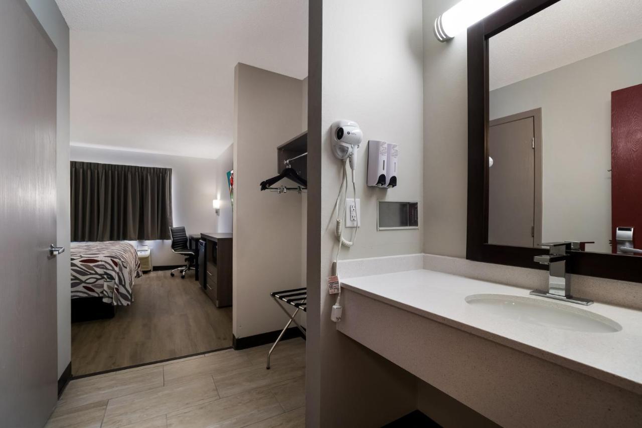 Super 8 By Wyndham Marston Motel Ngoại thất bức ảnh