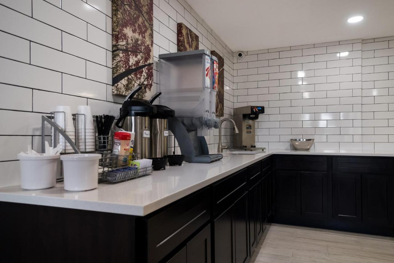 Super 8 By Wyndham Marston Motel Ngoại thất bức ảnh