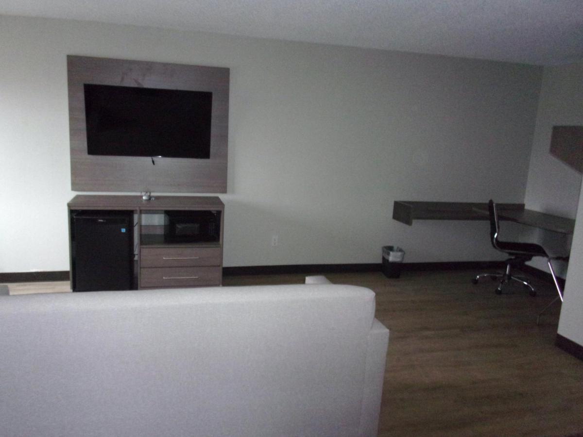 Super 8 By Wyndham Marston Motel Ngoại thất bức ảnh