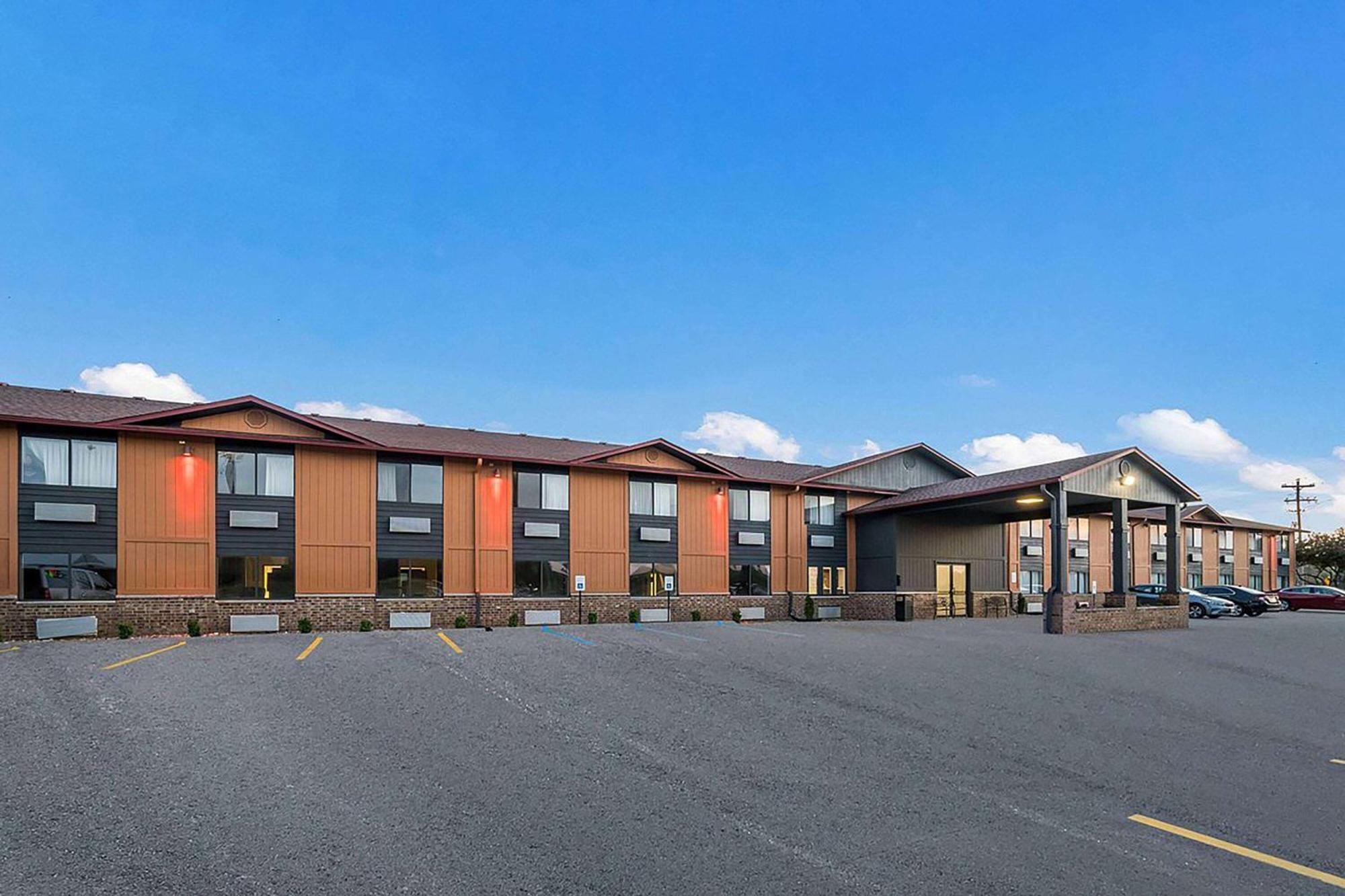 Super 8 By Wyndham Marston Motel Ngoại thất bức ảnh